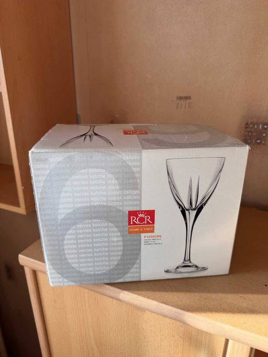 Чисто нови чаши и сервизи