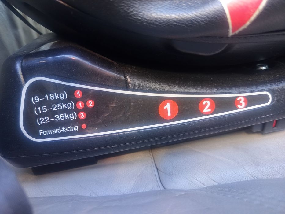 CHIPOLINO Стол за кола  Isofix