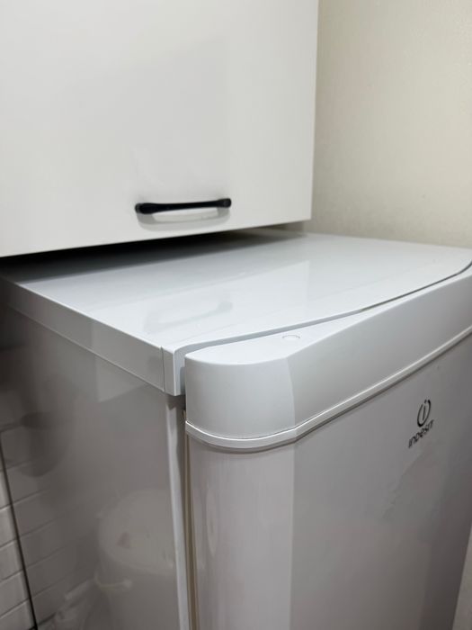 Продаю холодильник INDESIT