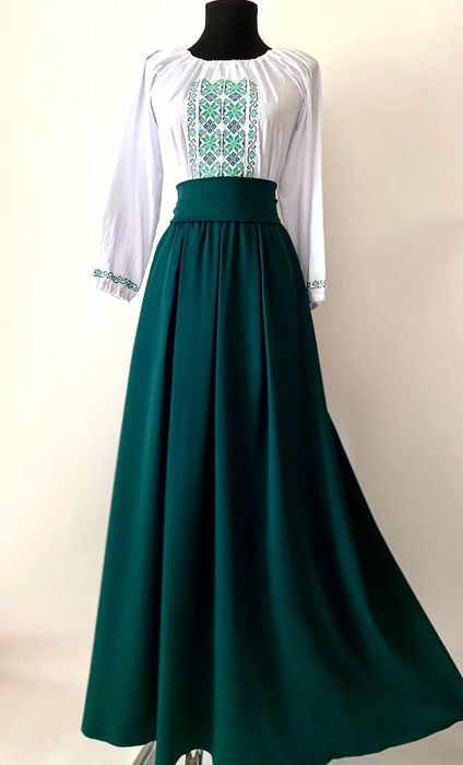 Costum damă , traditional, brodat