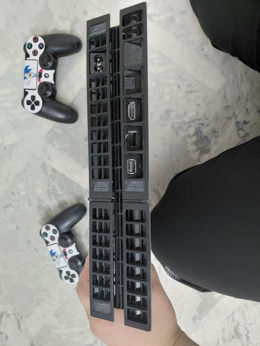 Игровая приставка PlayStation 4