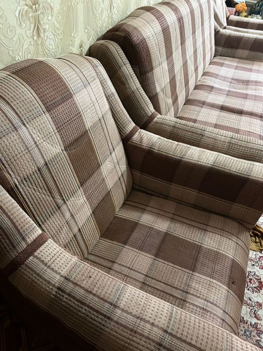 Отдам диван и два кресла