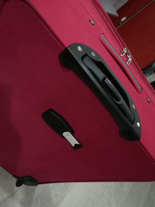 Куфар с колелца и телескопична дръжка