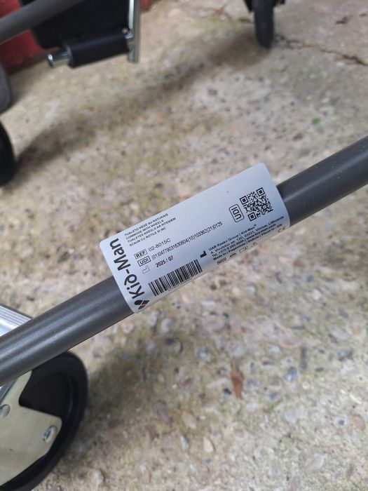 Scaun cu rotile cu vas toaleta si sezut detasabil