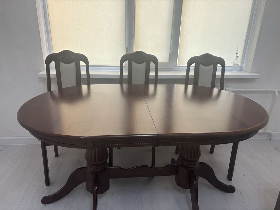 Стол со стульями. В очень хорошем состояний