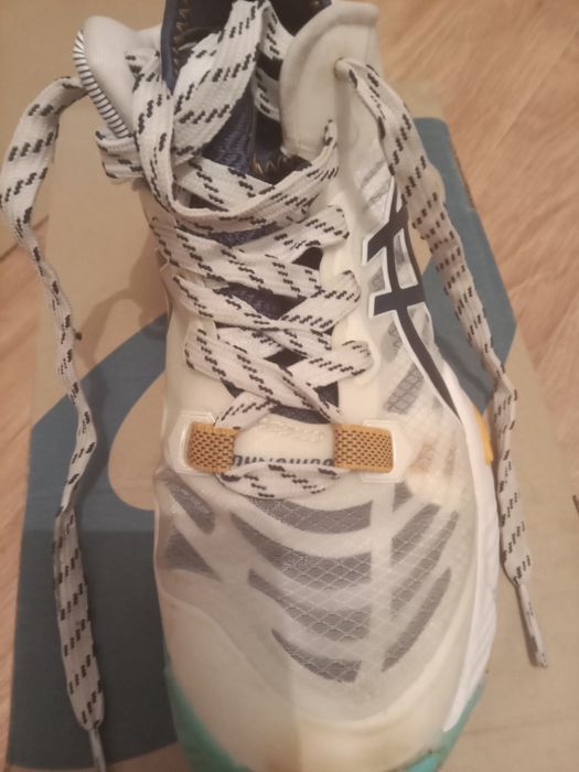 Продается кроссовки асискс оригинальные