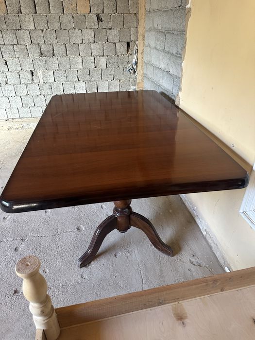 Yaxshi holatdagi 8 kishilik  stol stul sotiladi