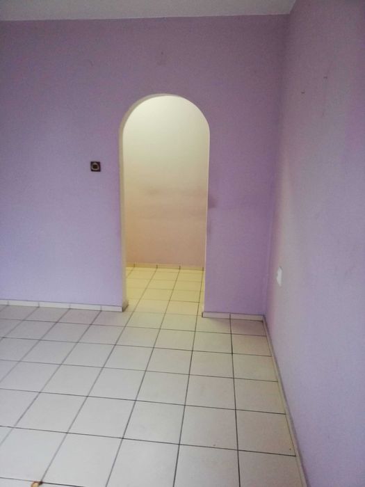 Дава се под наем Офис в Бургас, Център - 18 кв.м за 127.5 € - Снимка #2