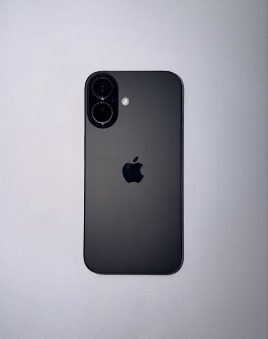 iPhone 16, 128GB, Черен – Отлично състояние, на 1 година