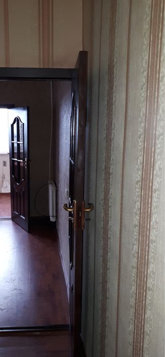 Kvartira sotiladi 1 xona 42 kv balkon 2*6