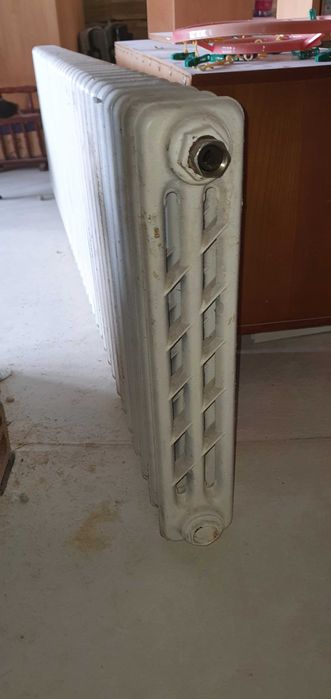 Чугунен(и) радиатор(и)