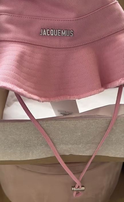 Дамска шапка Jacquemus