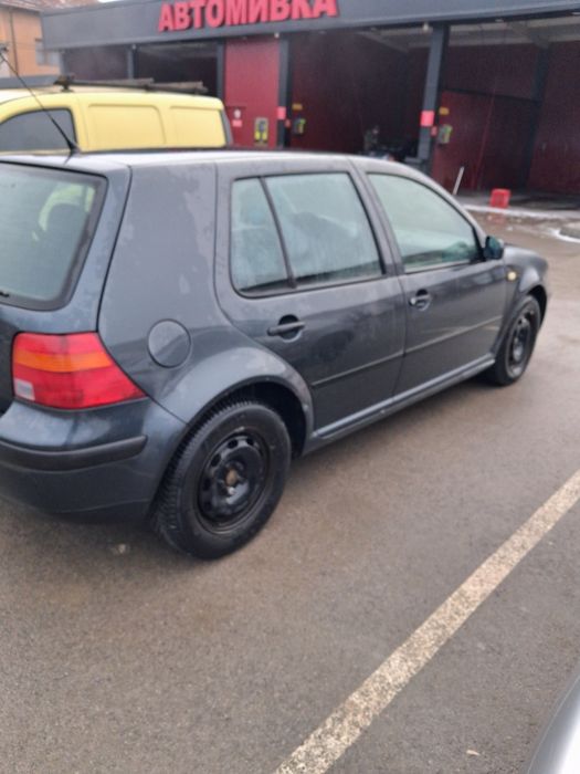 Продавасе vw golf 4