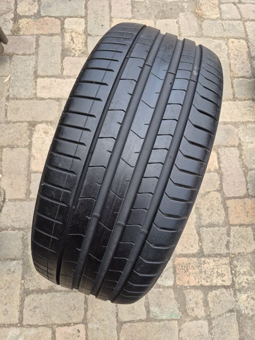 O bucată 275/40 R21 vară - una Pirelli