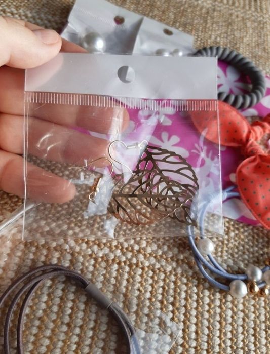 продам новые серьги, резинки для волос