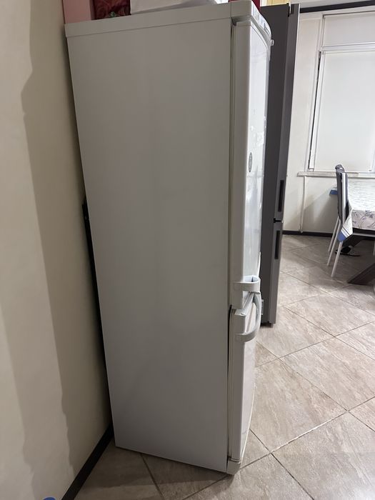 Холодильник белый