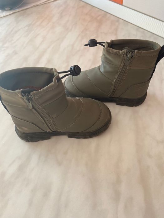 Ghete Zara marimea 23 cm in interior au 14,5 cm am masurat cu ruleta