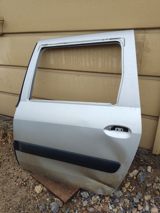 Продам дверь лада ларгус