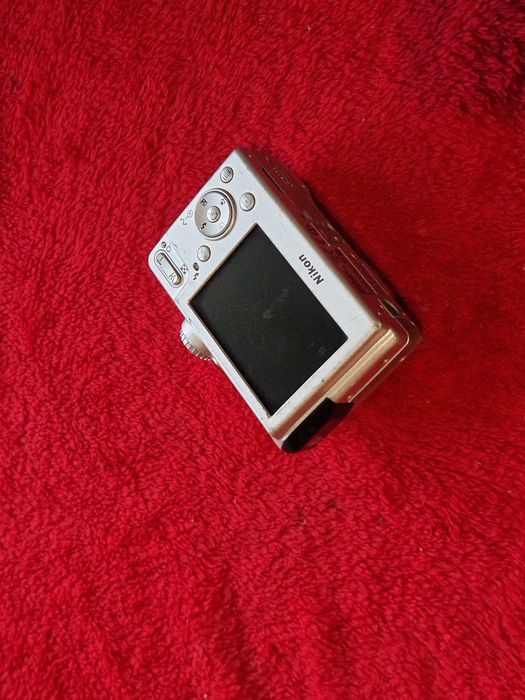 Aparat foto Nikon cu mic defect
