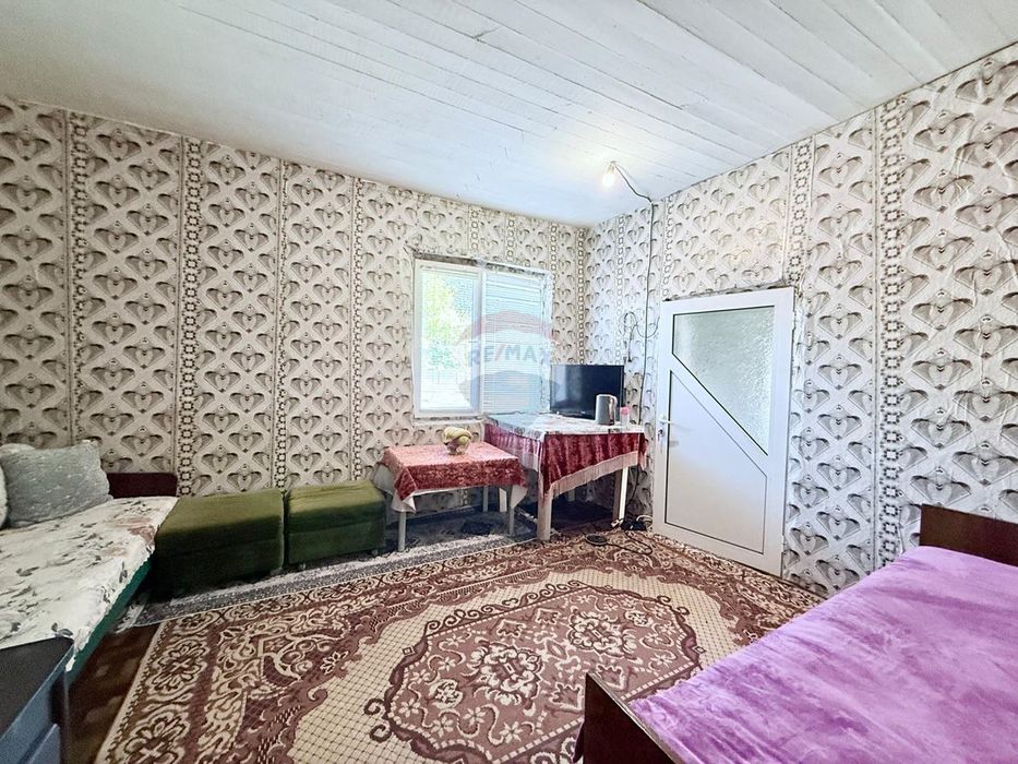 Самостоятелна къща с двор и потенциал за продажба, общ. Балчик, с. Гу