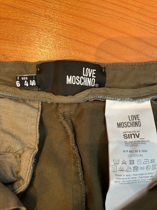 Pantaloni Moschino 50 lei