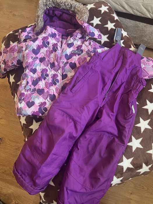 Продам зимний комбинезон для девочек
