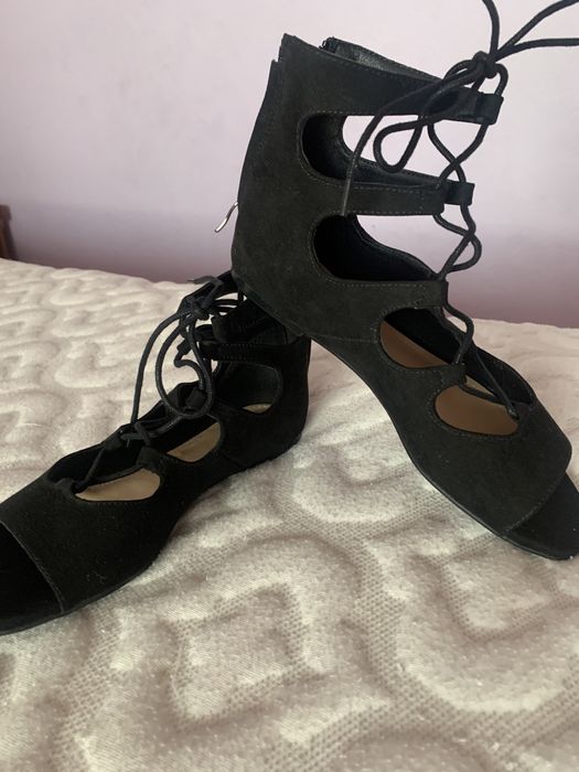 Продам босоножки