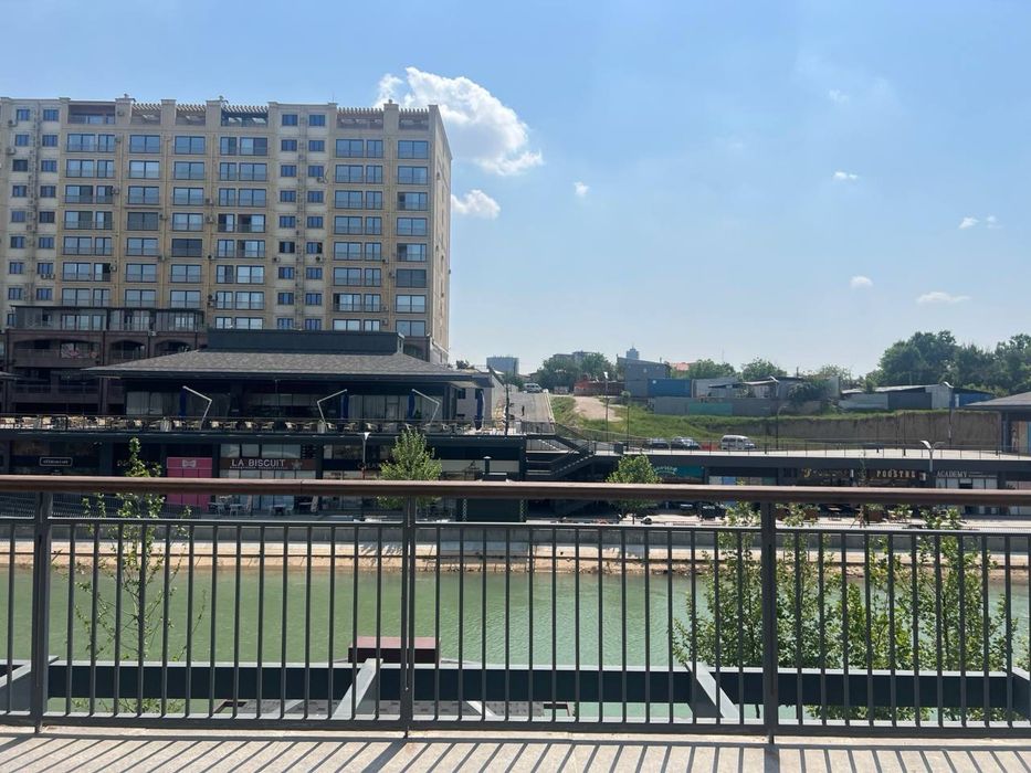 Сдается офис ,кафе, ресторан или магазин  в Seul Moon 1-этаж!