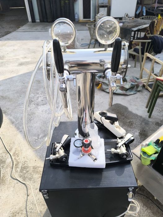 Апарат для розлива пива . На два сорта. В полном комплекте кроме газ