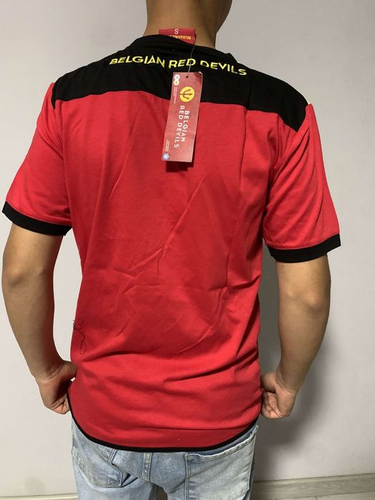 Vând tricouri noi cu naționala Belgiei de fotbal noi!