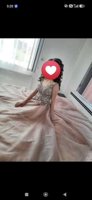 Продавам бална рокля