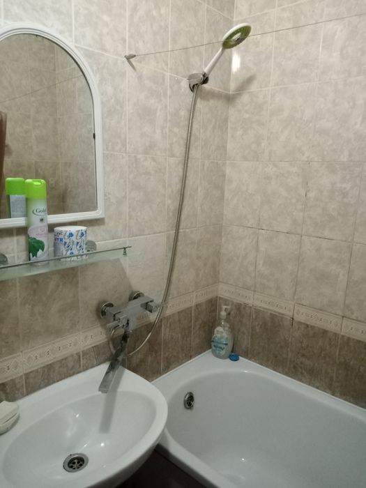 Сдаю посуточно 1кв  мкр 9 дом 14