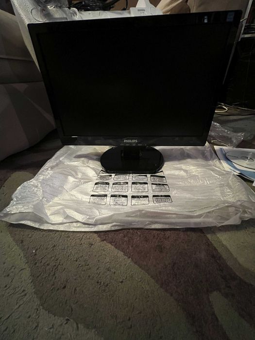 Продавам НОВ Неизползван Монитор Philips 192EI 18.5", Wide