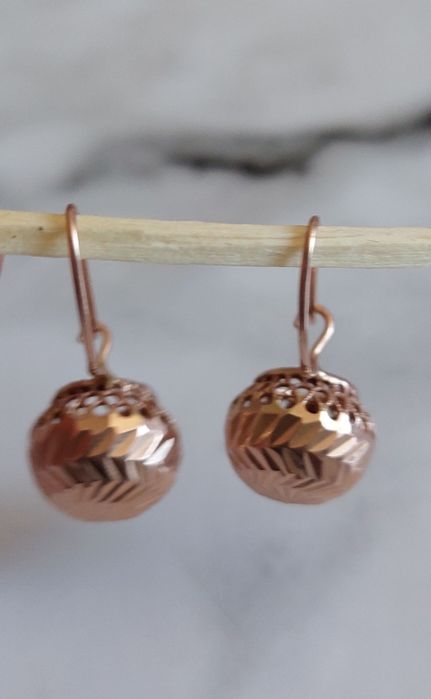 Продам золотые серьги