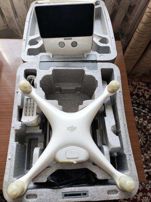 Продам Квадрокоптер DJI Phantom 4.