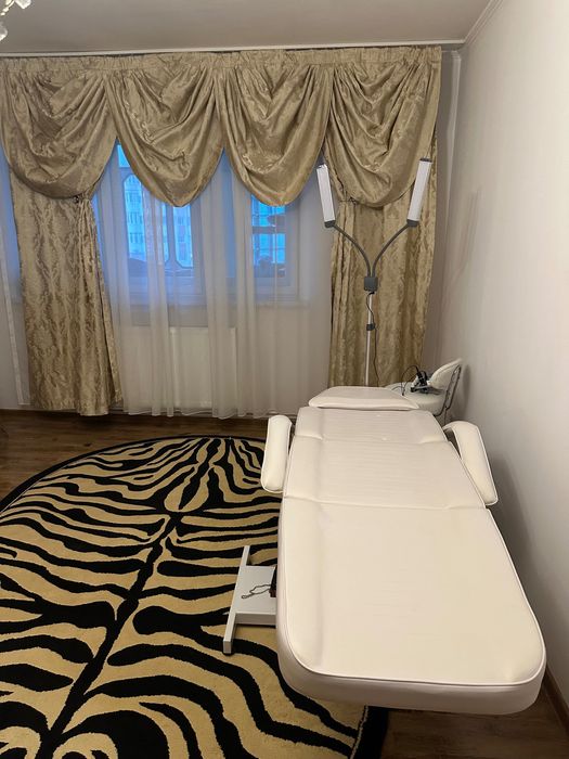 Vând set complet de mobilier profesional pentru salon