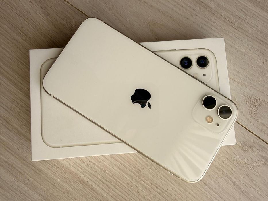 Vand Iphone 11, 128 GB (75% baterie)