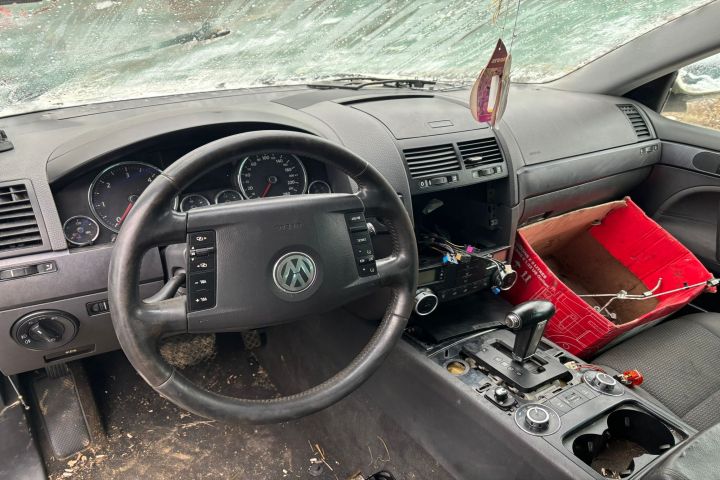 Balama superioara usa spate stanga Volkswagen VW Touareg generatia 1