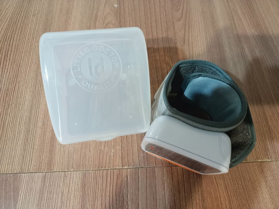 Тонометр на запястье. На батарейках