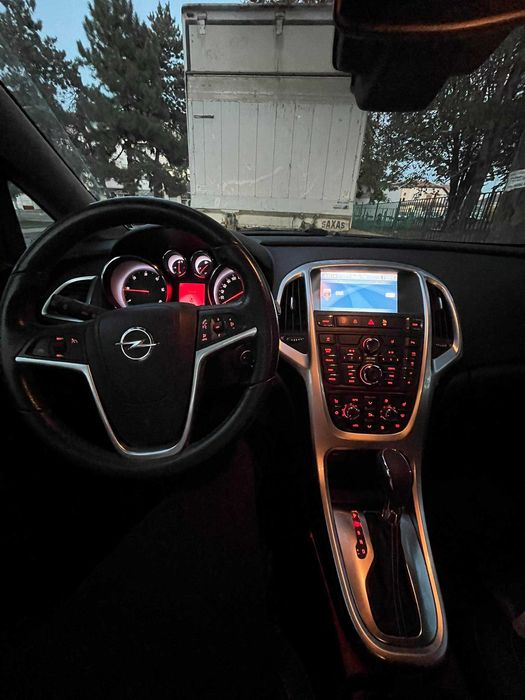 Opel Astra 2.0 CDTI / AUTOMATIC