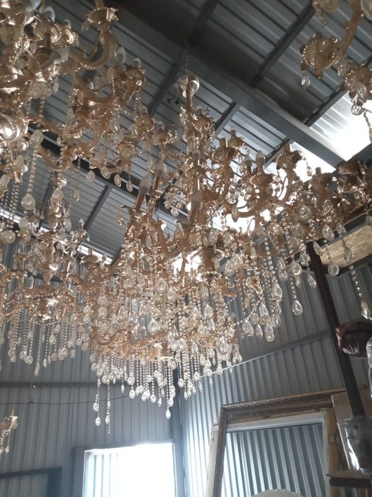 Продам люстры в отл. сост.