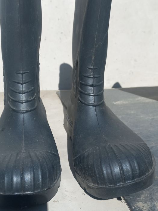 Продам резиновые сапоги.