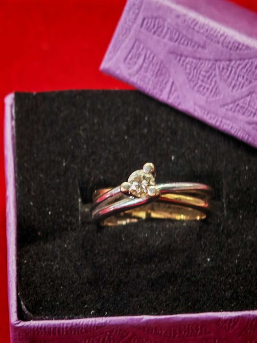 ***БИЖУ*** Уникален златен пръстен с брилянт