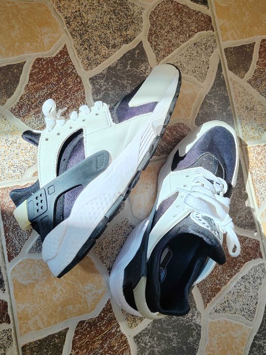 Nike Air Huarache
Black/ White-Black