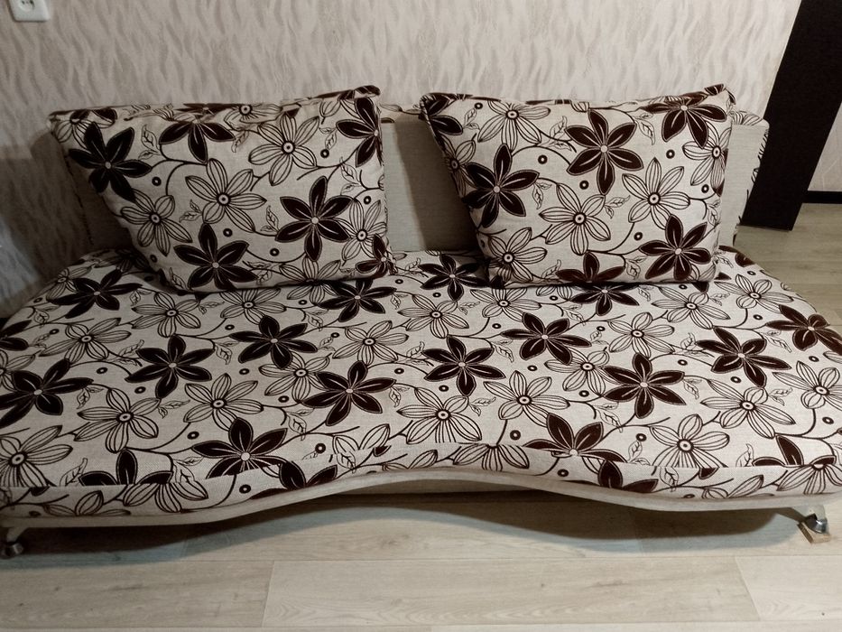 Продам диван недорого