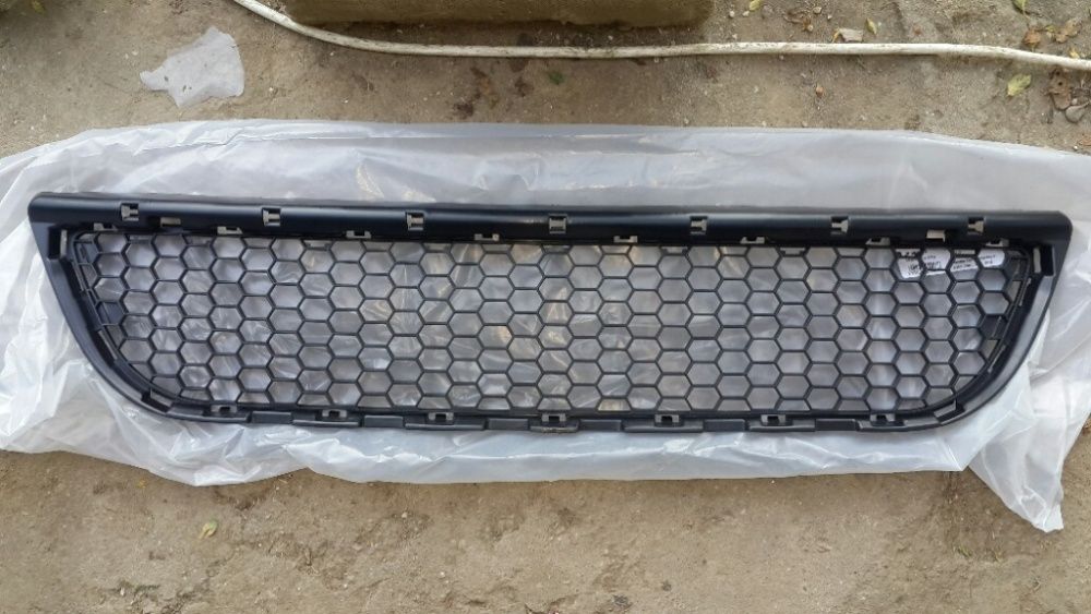 Grilă inferioară nouă Dacia Logan MCV 2006*2007*2008