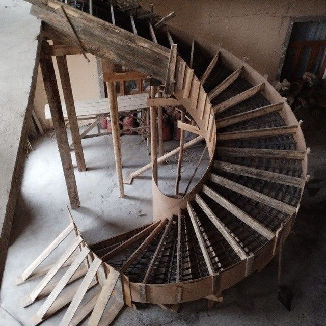 Бетонные ,монолитный лестницы