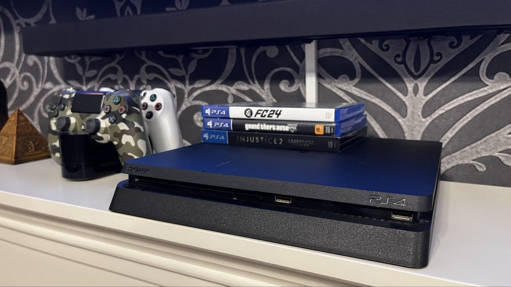 PlayStation 4 Slim / 500GB
