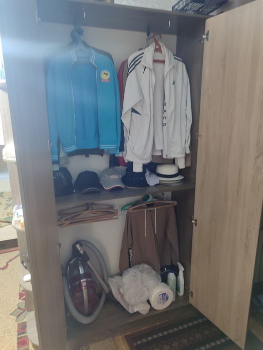 Шкаф в прихожую .