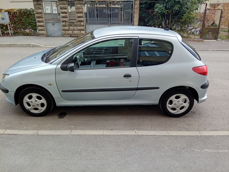 Продавам Пежо 206 1.4 бензин